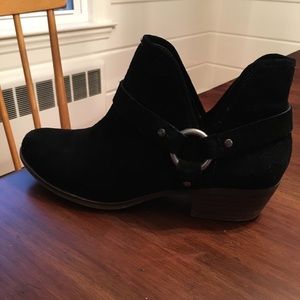 Lucky brand Black booties size 9